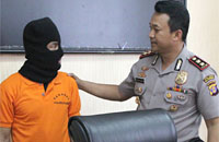 Tersangka pembunuh Suryadi berhasil diringkus petugas Polres Kukar saat melarikan diri ke Kalimantan Selatan