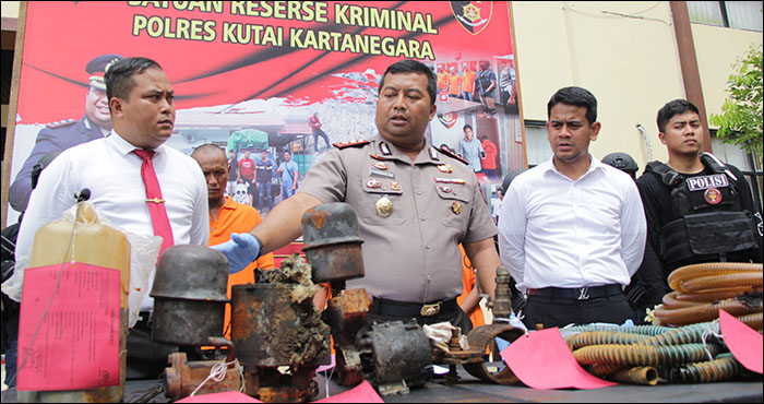 Kapolres Kukar AKBP Andrias Susanto saat memberikan keterangan pers terkait kasus illegal tapping di Sanga-Sanga