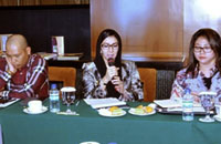 Bupati Kukar Rita Widyasari saat memberikan pandangannya pada pertemuan Satgas Blok Mahakam di Balikpapan