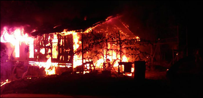 Kebakaran tunggal terjadi di sebuah rumah milik warga RT 3 desa Sebulu Ilir, Kecamatan Sebulu, Selasa (05/04) malam