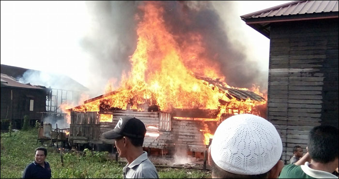 Kebakaran di Sebulu Modern, Kecamatan Sebulu, Jum'at sore, menghanguskan 5 buah bangunan hunian milik warga
