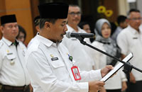 Usai dilantik dan diambil sumpahnya, Sekkab Kukar H Sunggono membacakan pakta integritas