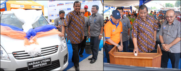 Wabup Kukar HM Ghufron Yusuf saat mengamati hadiah utama berupa 1 unit mobil Suzuki Ertiga (kiri) serta ketika menekan tombol pengundian secara acak nasabah yang berhak meraih mobil tersebut