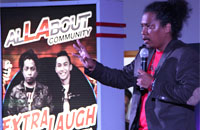 Gaya Arie Kriting saat menyampaikan materi lawakannya