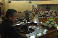 Pj Bupati Sulaiman Gafur saat menyampaikan nota keuangan RAPBD Kukar tahun anggaran 2010