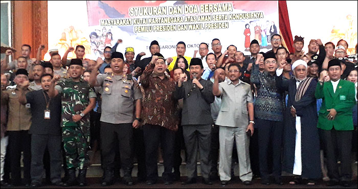 Pejabat Forkompinda dan elemen masyarakat Kukar mendeklarasikan dukungan kepada Presiden dan Wapres RI untuk melaksanakan amanah dalam 5 tahun ke depan