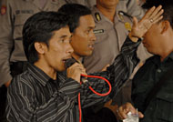 Ketua ATK Luknar Hamdani saat berorasi di hadapan rekan-rekannya