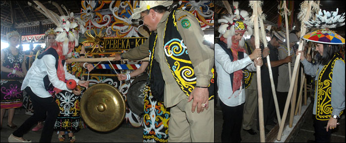 Pembukaan acara Mecat Undaq dan Pekenoq Udip yang ditandai dengan pemukulan gong oleh Bupati Rita Widyasari di desa Ritan Baru, Tabang, Selasa (16/06) siang