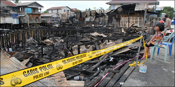 Kebakaran RT 17 Kelurahan Melayu di Jalan Kartini, Tenggarong, mengakibatkan 5 buah rumah terbakar dan 2 rumah mengalami kerusakan ringan