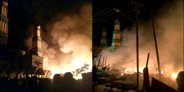 Kebakaran melanda pemukiman warga yang berada persis di samping Masjid KH Muhammad Sajid, Tenggarong, Minggu (13/03) dini hari