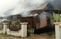 Kebakaran di kompleks perumahan Loa Ipuh Permai mengakibatkan 4 rumah hangus terbakar
