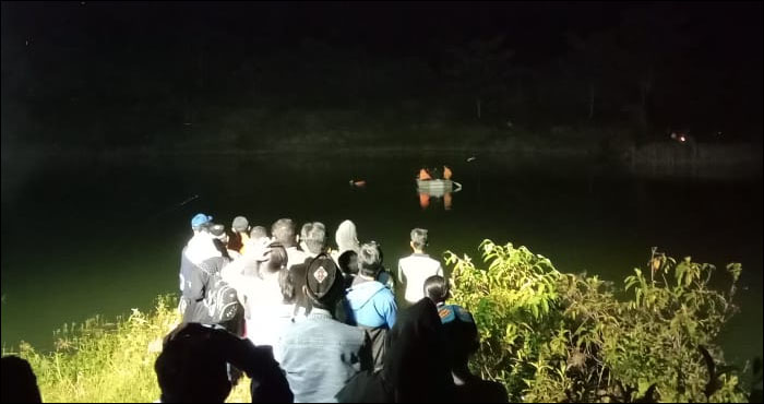 Upaya pencarian korban dilakukan tim SAR gabungan di kolam eks tambang, desa Rapak Lambur, Tenggarong, hingga malam