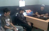 Dua pemuda yakni Jainuddin dan Mustofa saat mendapatkan pengarahan dari Kepala Satpol PP Kukar 