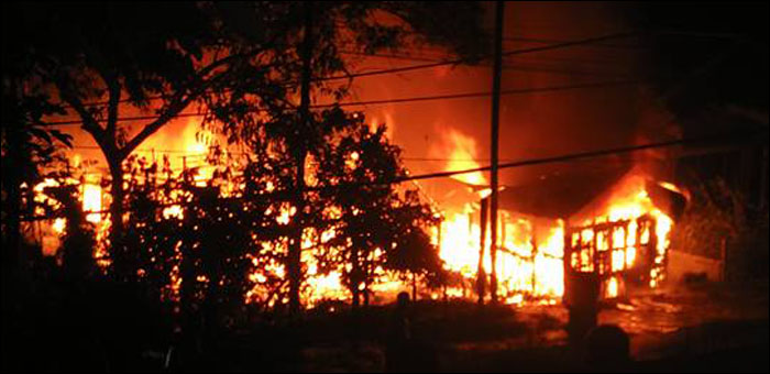 Kebakaran tunggal yang menimpa sebuah rumah di Jalan Sukmawira menghanguskan satu buah rumah warga RT 10 Kelurahan Baru