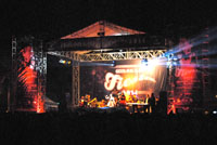 Pentas Gerbang Raja Fiesta 2014 menyemarakkan malam pergantian tahun di kota Tenggarong