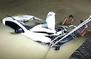 Evakuasi mobil Triton dilakukan tadi malam mulai pukul 20.30 WITA