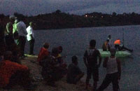 Pencarian kedua korban terus dilakukan hingga malam hari