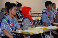 Paraa finalis Pemilihan Teruna Dara Kukar 2011 saat mengikuti pembekalan