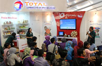 Selain diisi dengan pameran produk mitra binaan, stan Total E&P Indonesie diisi pula dengan kegiatan presentasi serta quiz