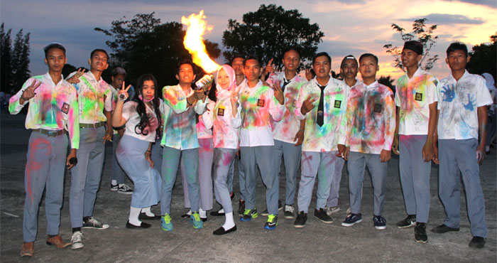 Lulus UN Pelajar SLTA  di Tenggarong Corat Coret Seragam 