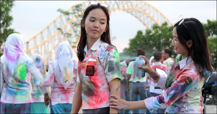 Lulus UN Pelajar SLTA  di Tenggarong Corat Coret Seragam 