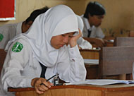 Pelajar SLTP se-Kukar mengikuti Ujian Nasional yang berlangsung selama 4 hari 