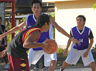 Tim Panseb C (Hitam) dari Samarinda saat menghadapi Cloud Team (Biru) dari Tenggarong