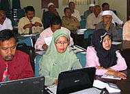 Sejumlah Pengawas Sekolah tampak serius menyimak materi yang disampaikan instruktur