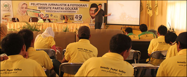 Suasana Pelatihan Jurnalistik & Fotografi yang diikuti anggota timses caleg dan PTK Partai Golkar se-Kukar di Tenggarong, Minggu (10/11) kemarin