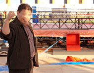 Promotor internasional asal Tenggarong HM Arsyad kembali menggelar duel tinju dunia yang mempertemukan Muhammad Rachman (Indonesia) vs Omar Soto (Meksiko)