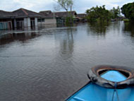 Banjir yang hingga kini masih merendam 6 wilayah kecamatan memaksa KPUD Kukar untuk mempersiapkan 94 TPS Terapung/Panggung