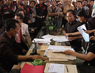 Suasana pendaftaran Cabup-Cawabup Kukar yang diusung PDI-P dan PNBK, Minggu (27/03) siang