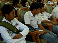 Pelajar SLTA Tenggarong nampak serius menyimak ceramah dan siraman rohani mengenai bahaya narkoba