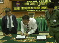 Suasana penandatangan berita acara serah terima Comdev Total E&P Indonesie dengan pihak Pemkab Kukar