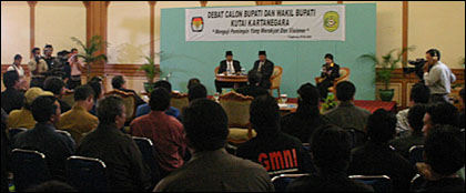 Suasana acara Debat Politik Calon Kepala Daerah Kukar di Hotel Singgasana Tangga Arung, Tenggarong