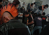 Suasana event Tenggarong Berisik II yang diikuti 17 band cadas se-Kaltim