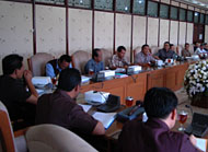 Suasana rapat dengar pendapat antara DPRD Kukar dengan PLN yang dihadiri dinas/instansi terkait serta perwakilan pengunjukrasa