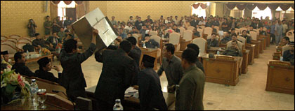 Suasana Rapat Paripurna ke-3 DPRD Kukar dengan agenda Pengisian Ketua dan Wakil Ketua DPRD Kukar