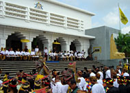 Suasana pesta adat Erau yang digelar 5 tahun lalu di Tenggarong. Tahun ini, Erau positif kembali digelar mulai 14 hingga 21 Desember