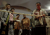 Kadisparbud Basran Yunus menggunting pita menandai dibukanya Gebyar Pariwisata Expo 2006