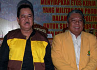Ketua DPD Partai Golkar Kaltim H Syaukani HR dan Ketua DPD Partai Golkar Kukar H Samsuri Aspar