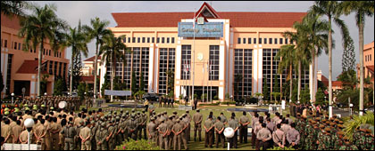 Suasana peringatan Hari Pahlawan di halaman Kantor Bupati Kukar, Tenggarong, tadi pagi