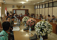Suasana <i>hearing</i> antara DPRD Kukar bersama HMI Tenggarong dan lembaga terkait di Tenggarong tadi siang
