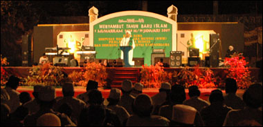 Suasana Hiziban Akbar menyambut Tahun Baru Islam 1428 H di lapangan parkir Stadion Rondong Demang, Tenggarong, Jum'at (19/01) malam