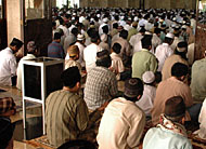 Uang sumbangan yang diberikan jamaah Sholat Ied Masjid Agung berhasil terkumpul lebih dari Rp 19 juta