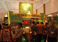 Anjungan Kukar di arena Kabupaten Expo 2007