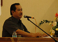 Bupati Kukar H Syaukani HR saat memberikan arahan pada Musrenbangda Kukar 2005