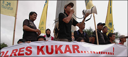 Koordinator LSM Getar, Jerry Pajerin, menyerukan kepada Polres Kukar untuk menuntaskan kasus KKN terhadap dana Porprov yang mereka nilai jalan di tempat