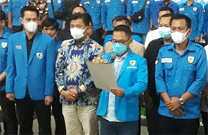 Eko Wulandanu saat membacakan deklarasi diikuti pengurus OKP yang tergabung dalam KNPI Kukar  