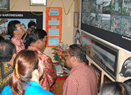 Sekkab Kukar bersama pejabat Muspida tampak antusias meninjau seluruh stan pameran